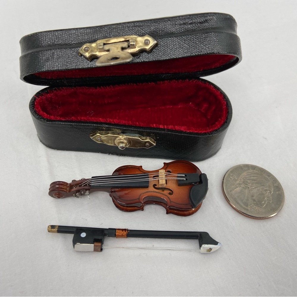 Miniature Violin, bow and case‎ Doll house size